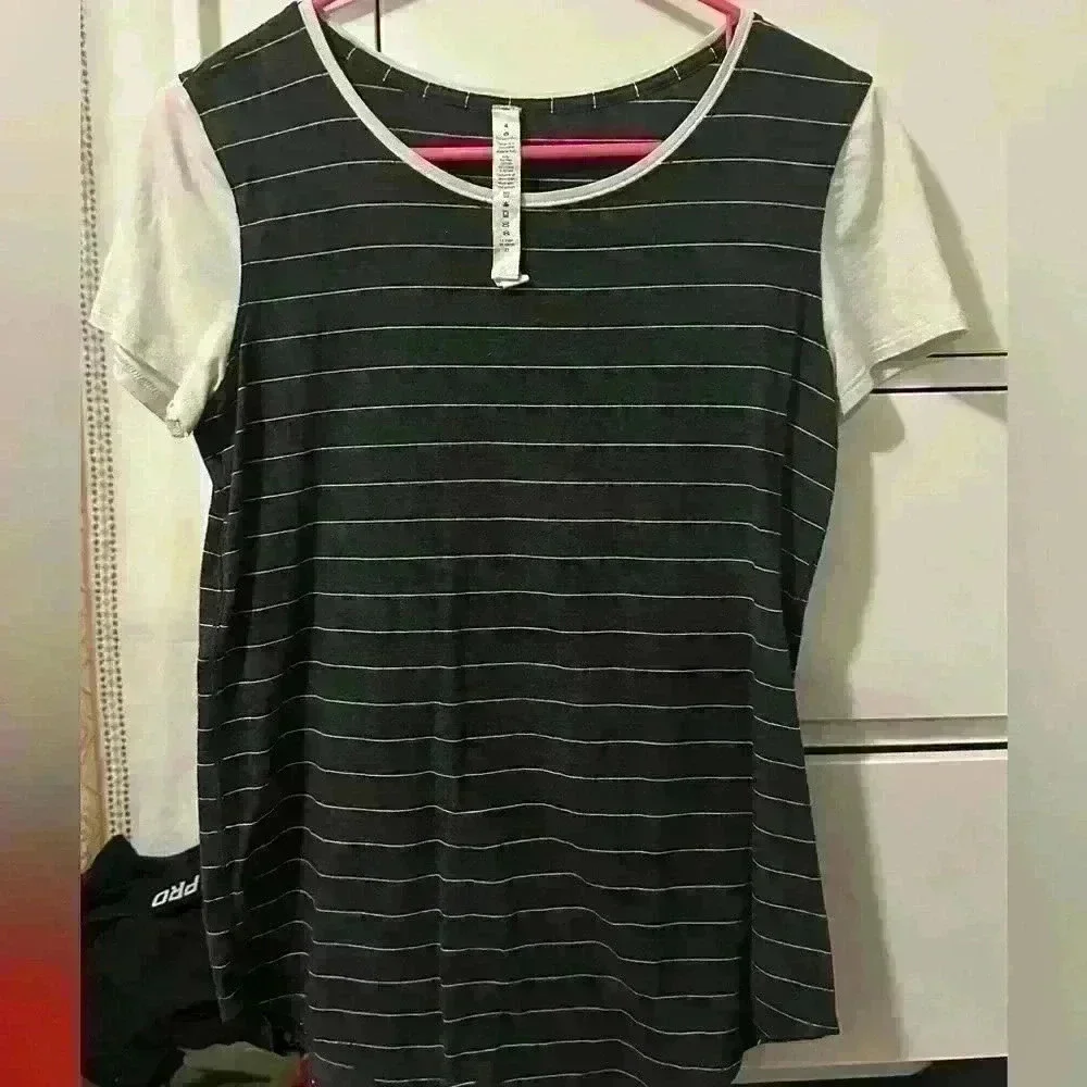 Lululemon relax tee shirt